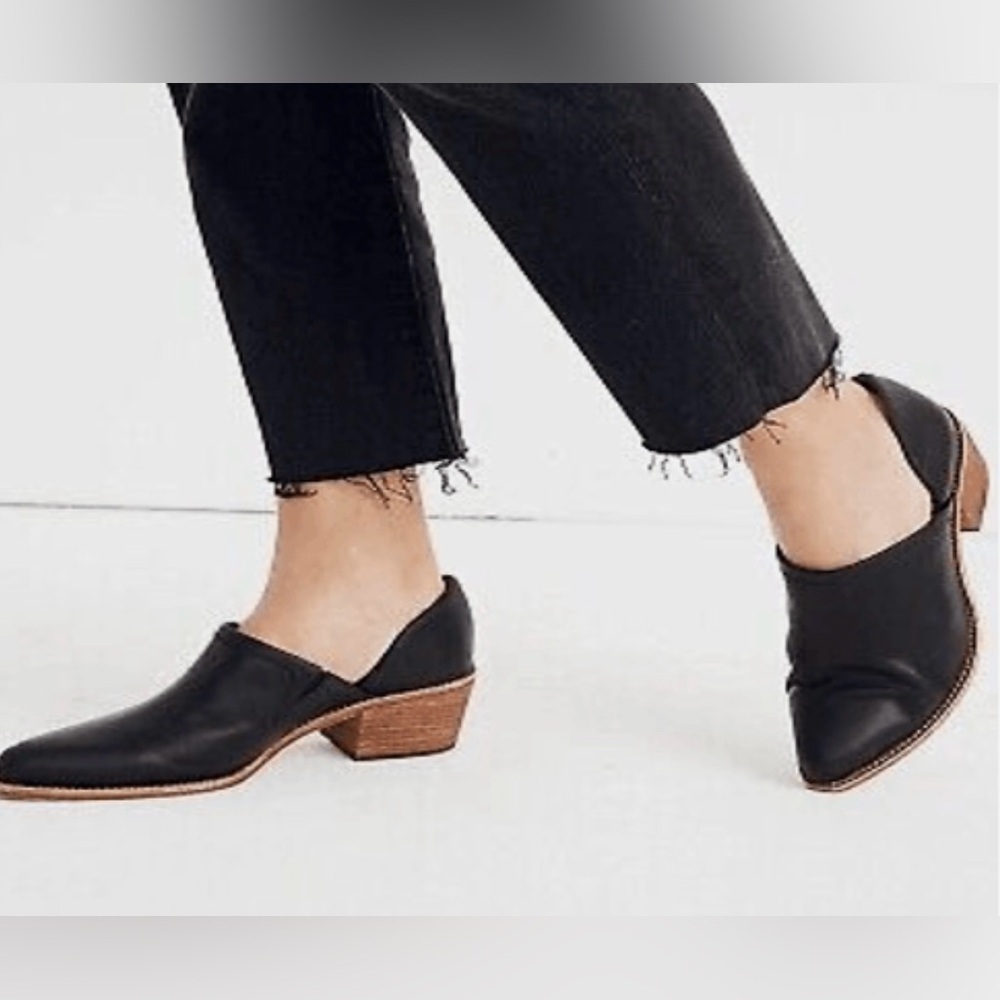 Madewell The Brady Lowcut Bootie
Black Size 5.1/2